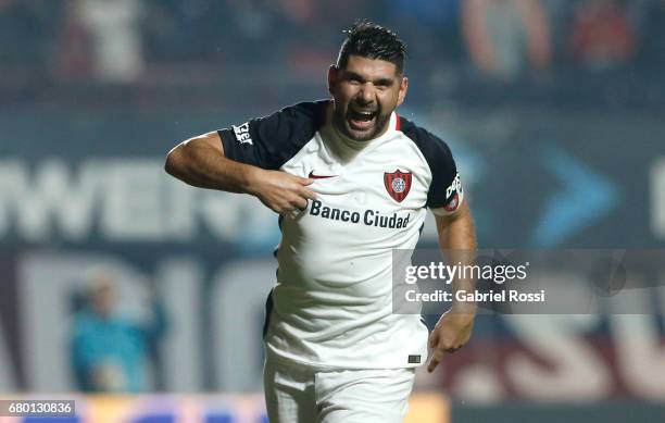 Nestor Ortigoza of San Lorenzo celebrates after scoring the first goal of his team during a match between San Lorenzo and Rosario Central as part of...