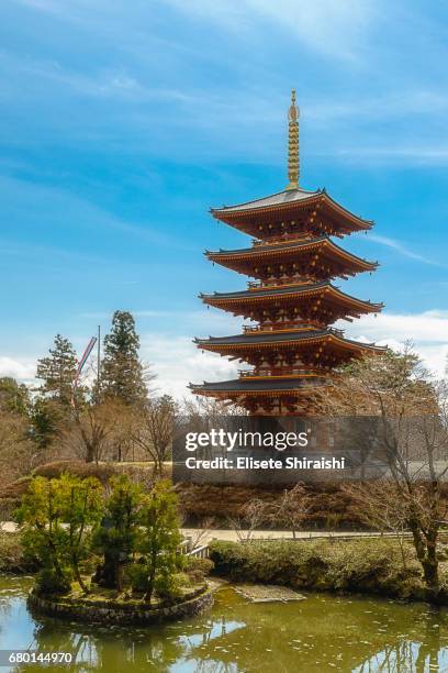 pagoda - japão stock pictures, royalty-free photos & images