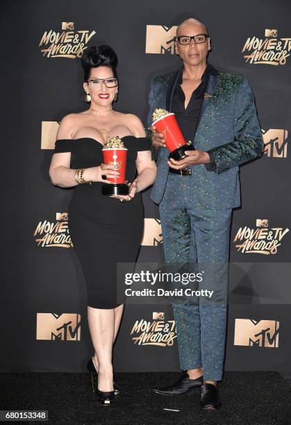 Personalities Michelle Visage and RuPaul, winners of Best Reality Competition for 'RuPaul's Drag Race,' pose in the press room during the 2017 MTV...