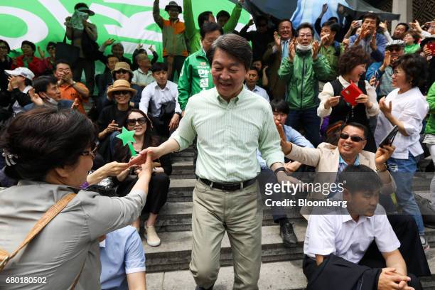 Ahn Cheol-soo, presidential candidate of the People's Party, greets attendees as he arrives at a campaign rally at Gwanghwamun Square in Seoul, South...