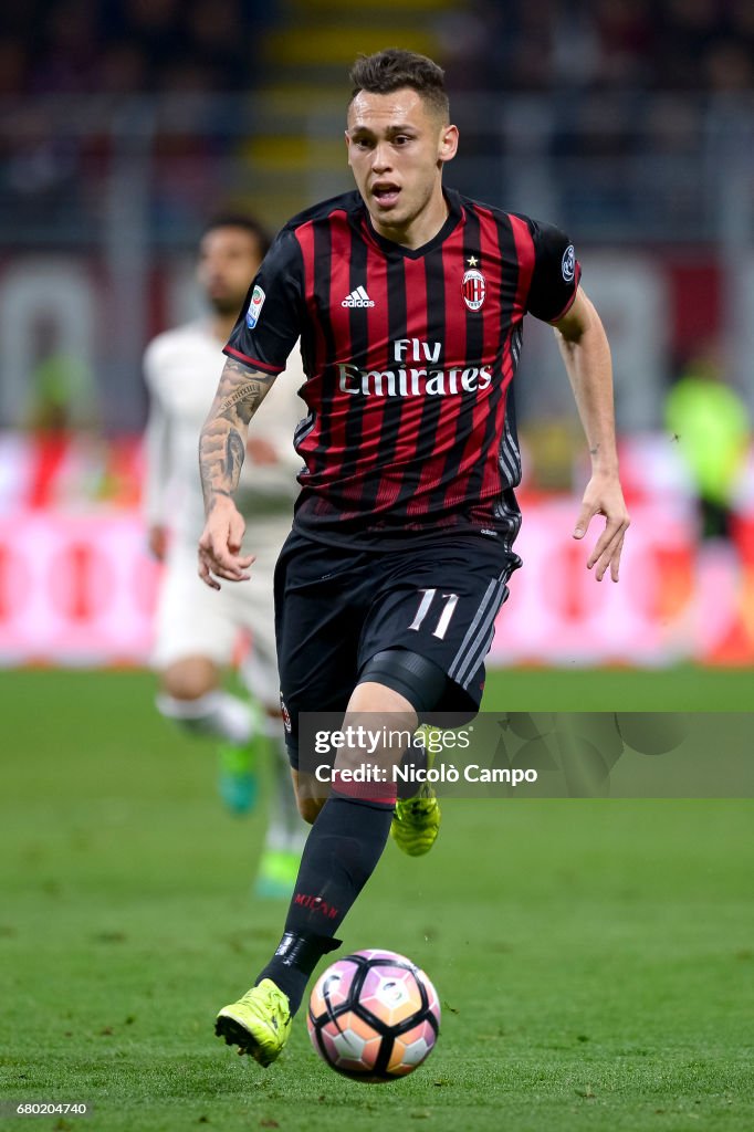 Lucas Ocampos of AC Milan in action during the Serie A...