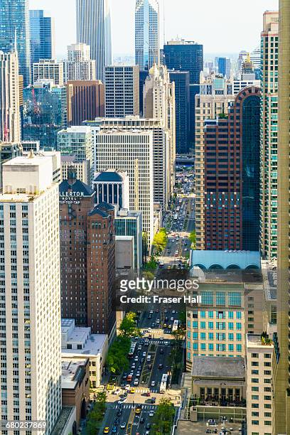 chicago skyscrapers on north michigan avenue - magnificent mile imagens e fotografias de stock