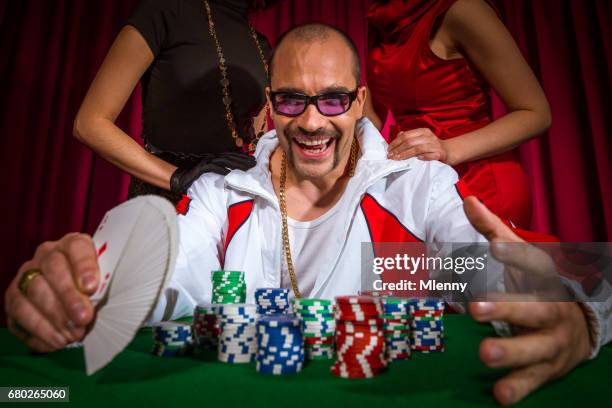 poker-pimp am spieltisch - pimp stock-fotos und bilder