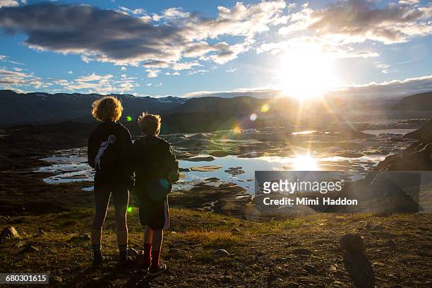 brother and sister looking at iceland glacier - 13 year old girls in shorts stock pictures, royalty-free photos & images