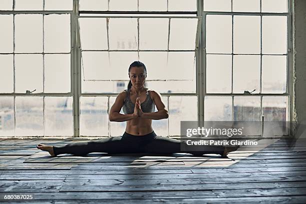 Straddle Split Straddle Splits Photos and Premium High Res Pictures - Getty Images