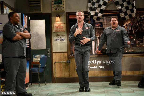 Chris Pine" Episode 1723 -- Pictured: Kenan Thompson, Chris Pine and Bobby Moynihan as car mechanics during "Auto Shop" in studio 8H on May 6, 2017 --