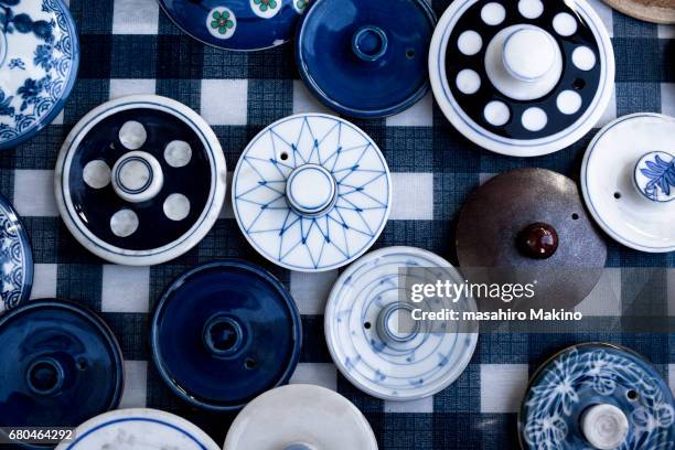 pottery lids - 工芸品 ストックフォトと画像