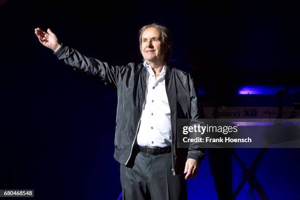 Irish singer Chris de Burgh performs live on stage during a concert at the Friedrichstadtpalast on May 8, 2017 in Berlin, Germany.