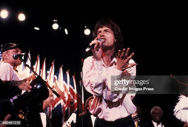 Mike Love & Mick Jagger perform at the 1988 Rock n Roll Hall of Fame Induction Ceremony circa 1988 in New York City.