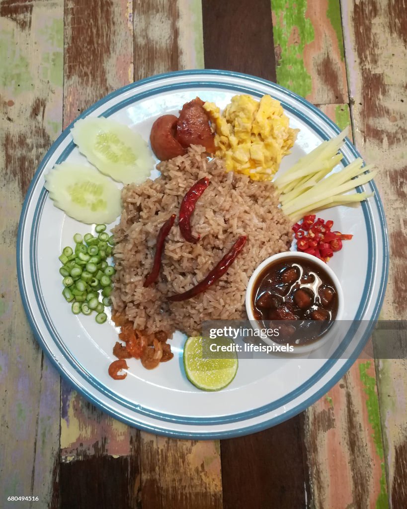 Thai Fried Rice With Shrimp Paste (Khao Kluk Kapi)