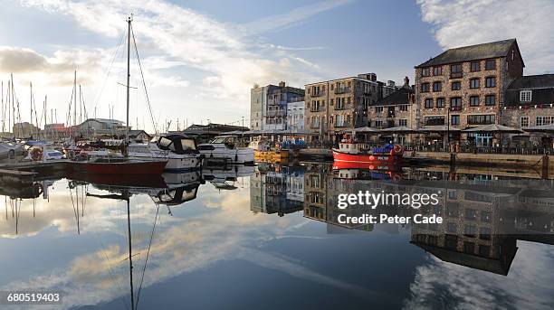 harbour at plymouth barbican - plymouth devon foto e immagini stock