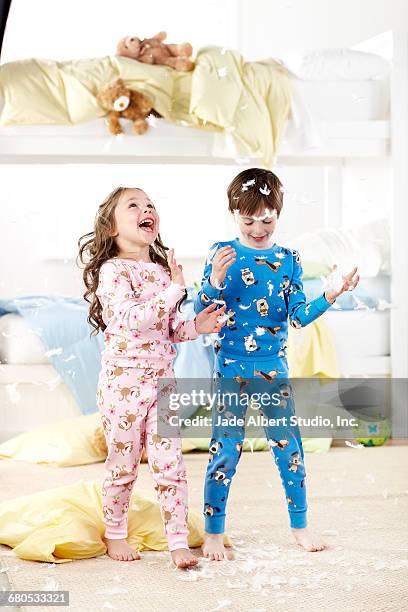 sleepover - bunk bed stockfoto's en -beelden