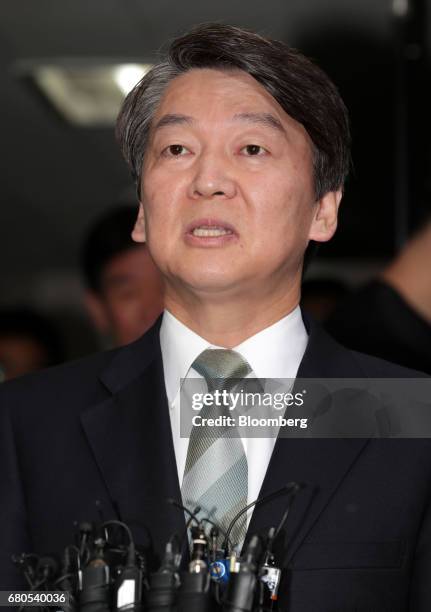 Ahn Cheol-soo, presidential candidate of the People's Party, speaks to members of the media at a polling station in Seoul, South Korea, on Tuesday,...