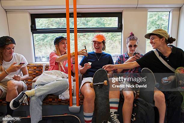 skateboarders - public transport stock-fotos und bilder