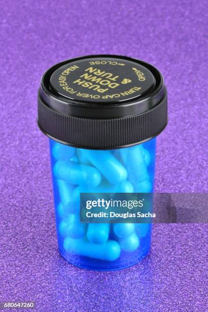 child proof safety lid on a prescription pill bottle - child proof imagens e fotografias de stock