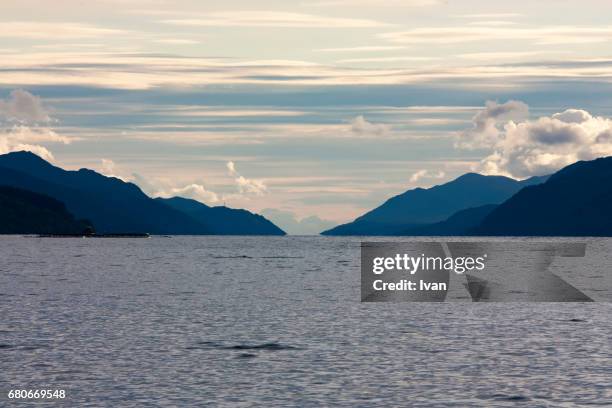 loch ness with dramatic sky and secret frog, scotland, uk - loch ness - fotografias e filmes do acervo