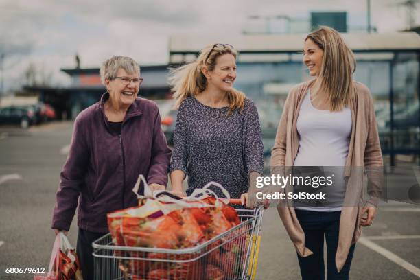 family food shopping - expecting mothers parking stock pictures, royalty-free photos & images