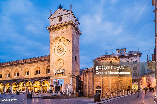 piazza (square) delle erbe - verona imagens e fotografias de stock