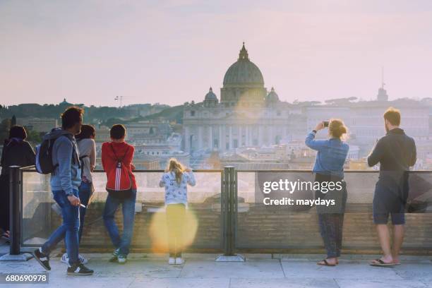 rome, st peter basilica - balcone fotografías e imágenes de stock