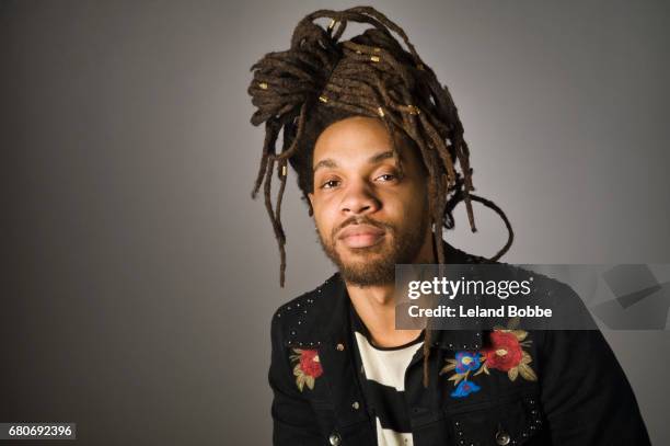 portrait of cool young african american man with dreads. - dreadlocks stockfoto's en -beelden