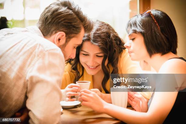 reúnete con amigos - turkish coffee fotografías e imágenes de stock