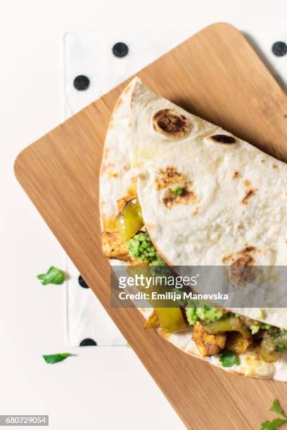 homemade chicken taco, close-up - tortilla chip stock-fotos und bilder