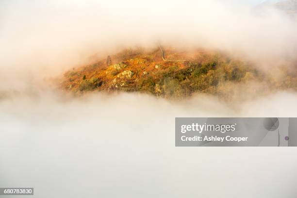 valley mist over ambleside looking towards todd crag lake district, uk. - loughrigg fells - fotografias e filmes do acervo