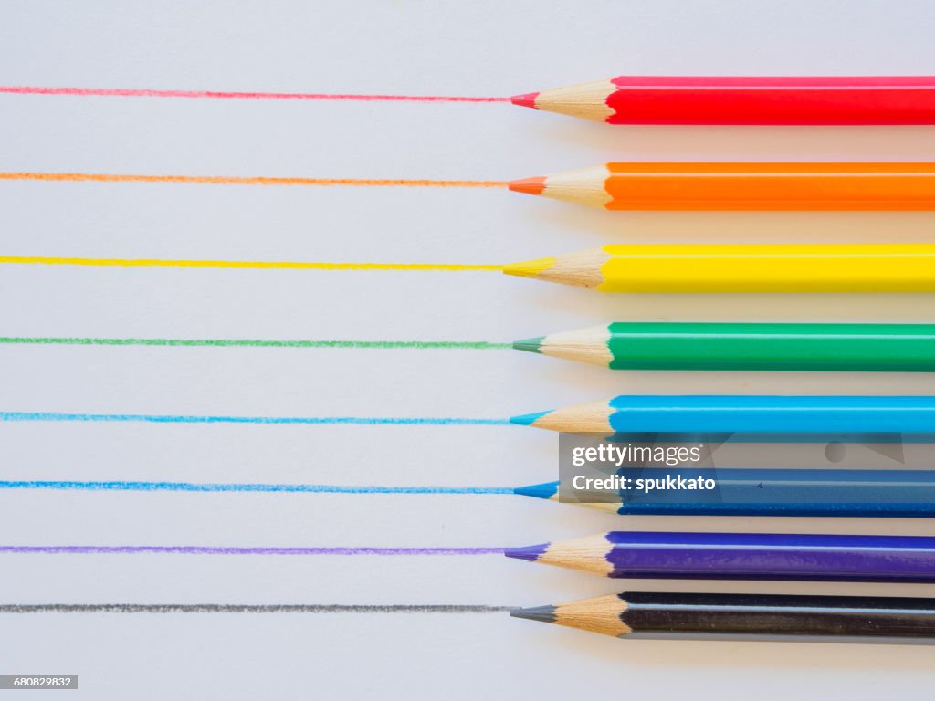 Lápices De Colorsobre Papel Blanco Material Educativo De Vuelta A La Escuela Para Fondo De Pantalla Y Fondo De Pantalla Foto de stock - Getty Images Lápices De Colorsobre Papel Blanco Material Educativo De Vuelta A La Escuela Para Fondo De Pantalla Y Fondo De Pantalla Foto de stock - Getty Images
