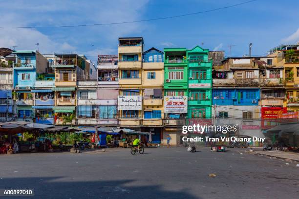 the apartment adjacent to the an dong market, with colorful colors. - ho chi minh city stockfoto's en -beelden