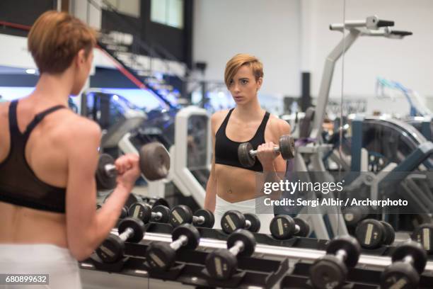 fitness girl working out - sergi albir stock pictures, royalty-free photos & images