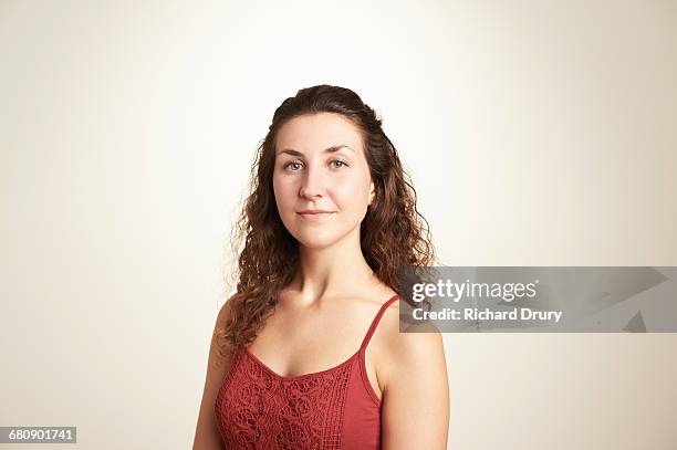 portrait of confident young woman - spaghettibandjes stockfoto's en -beelden