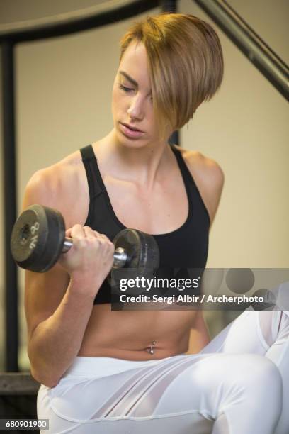 fitness girl working out - sergi albir stock pictures, royalty-free photos & images
