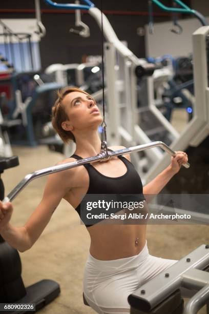 fitness girl working out - sergi albir imagens e fotografias de stock