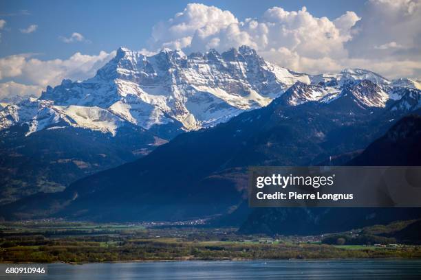 the dents du midi mountain (french for "the teeth of the south) - dents du midi stockfoto's en -beelden