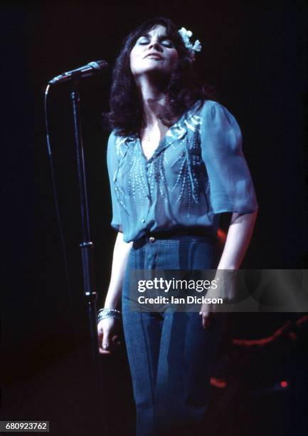 Linda R 565 Linda Ronstadt Performance Stock Photos, High-Res Pictures, and ...