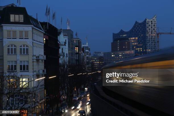 view at elbphilharmonie - metro hamburg stock pictures, royalty-free photos & images