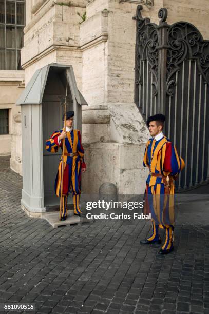 swiss guard - ponto turístico stock-fotos und bilder