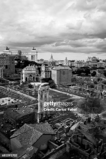 roman forum - ruína antiga stock pictures, royalty-free photos & images