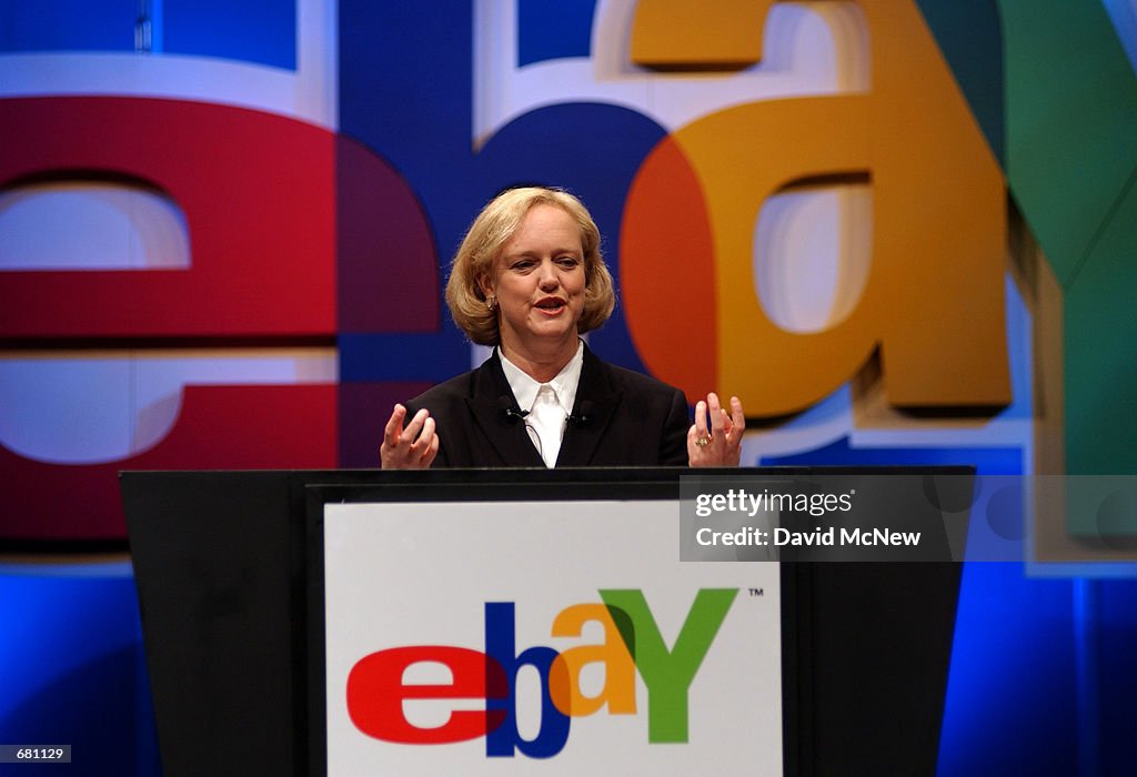 Comdex 2001 IT Convention Continues in Las Vegas