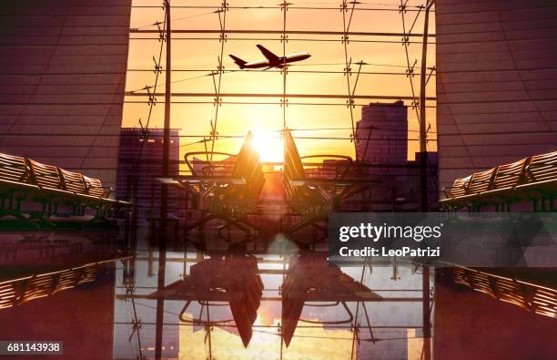 flughafen lounge warten auf abfahrt - going home night stock-fotos und bilder