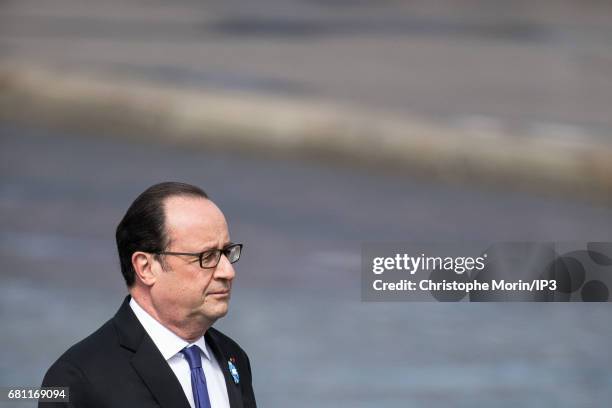 French President Francois Hollande and the new French President, former Leader of the political movement that he founded 'En Marche !' Emmanuel...