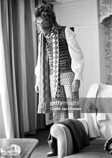 Rod Stewart portrait session at Inn On The Park Hotel, London, 1974.