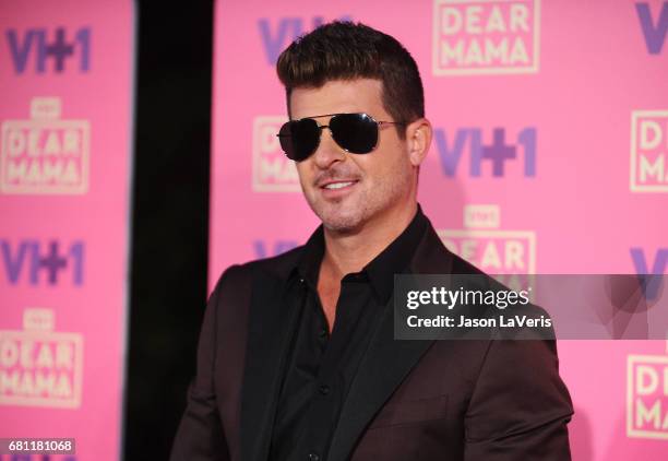 Singer Robin Thicke attends VH1's 2nd annual "Dear Mama: An Event to Honor Moms" on May 6, 2017 in Pasadena, California.