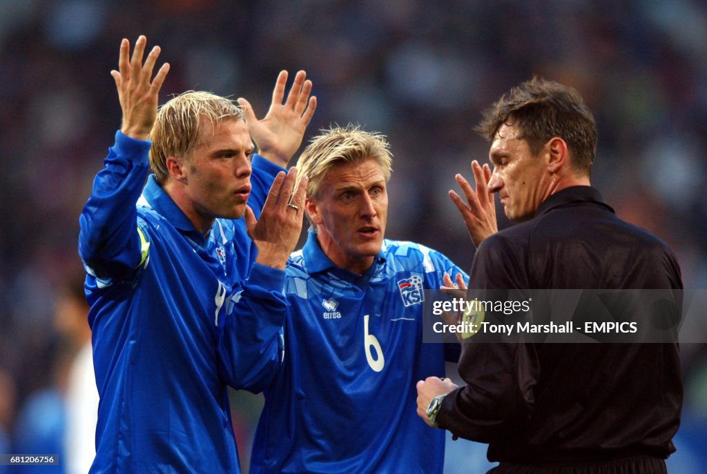 Soccer - European Championships 2004 Qualifier - Group Five - Germany v Iceland