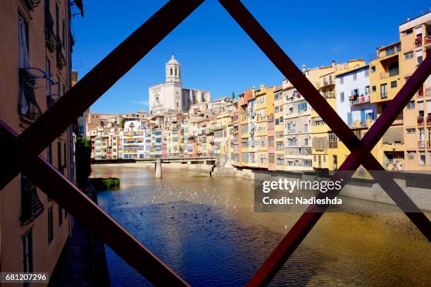views of river onyar, cathedral and colorful houses in girona city, catalonia, spain. - fiume onyar foto e immagini stock