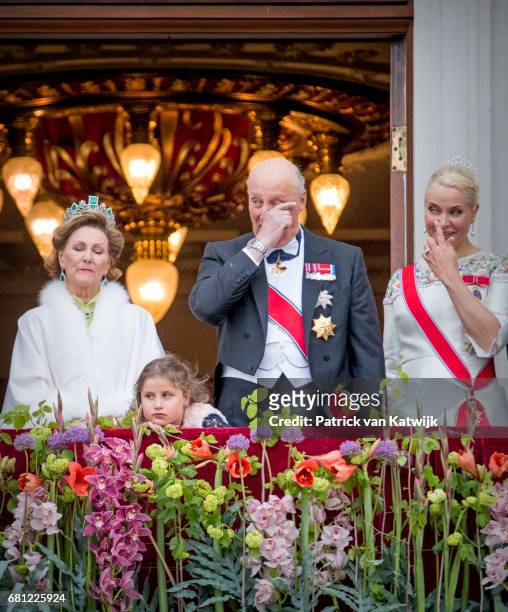 Queen Sonja, King Harald, Emma Tallulah Behn and Crown Princess Mette-Marit of Norway attend the official Gala dinner at the Royal Palace on May 9,...