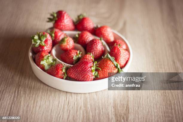 strawberries - annfrau stockfoto's en -beelden