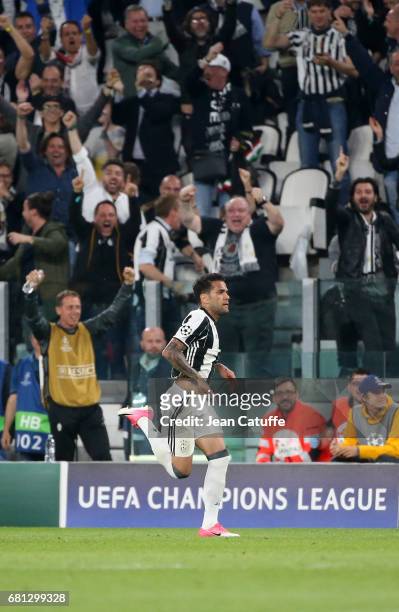 Dani Alves of Juventus celebrates his goal during the UEFA Champions League semi final second leg match between Juventus Turin and AS Monaco at...
