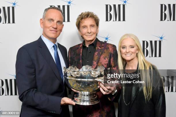 President and CEO Michael O'Neill, 2017 BMI Icon Award recipient Barry Manilow and BMI vice president and general manager, writer/publisher relations...