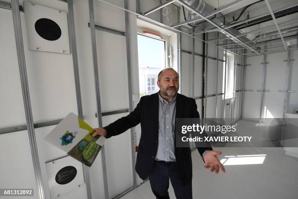 Christophe Philipponneau, director of the Technological and innovative platform for environnemental efficiency speaks inside of a bioclimatic house...